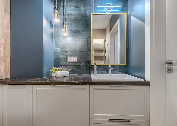 Margi Whisky Lux Aircon Апартаменты